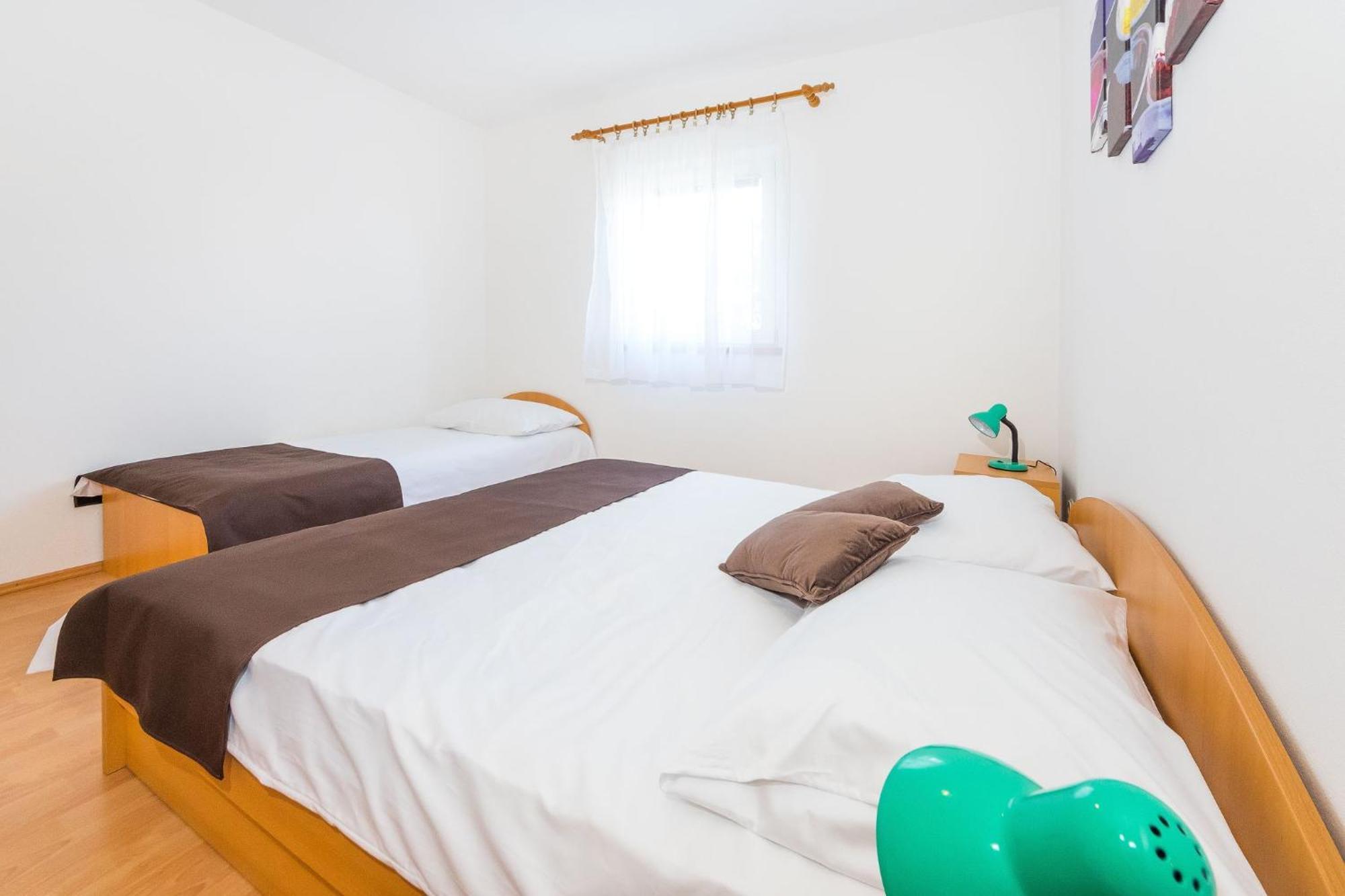 Apartments By The Sea Vrsi - Mulo, Zadar - 5951 Rom bilde